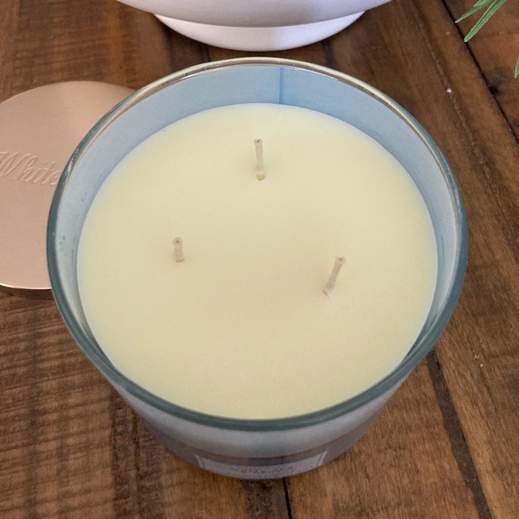 BATH & BODY WORKS | White Tea & Sage 3-Wick Candle - Picture 3 of 4
